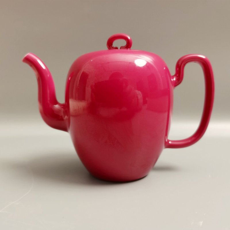 001 Carmine Red Beauty-Peak Teapot - Image 1