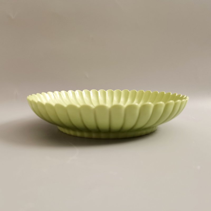 Fruit-Green Glazed Chrysanthemum-Petal Saucer